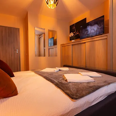 Mara Luxury Golden - Ultracentral With Free Parking Apartment